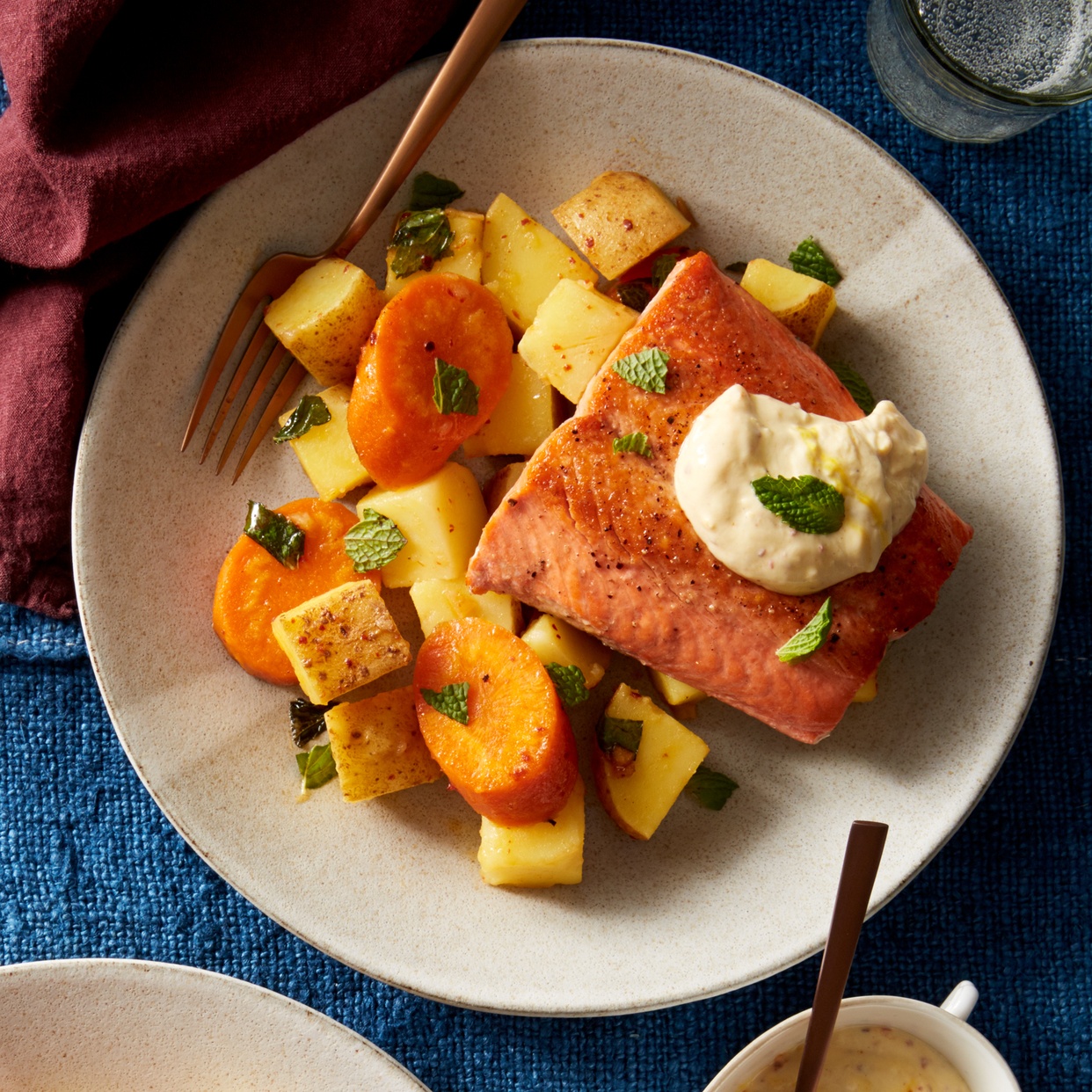 Salmon & Honey-Glazed Carrots